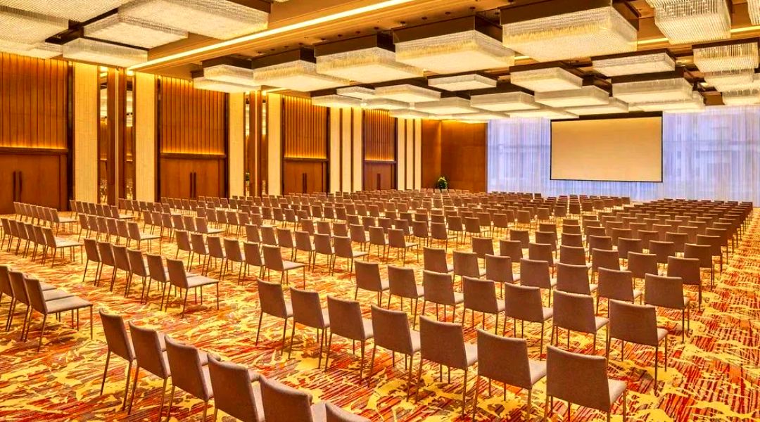 洽谈桌子租赁、宴会椅出租、活动物料租赁